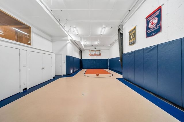 121 Livingston Rd, Wellesley, MA 02482