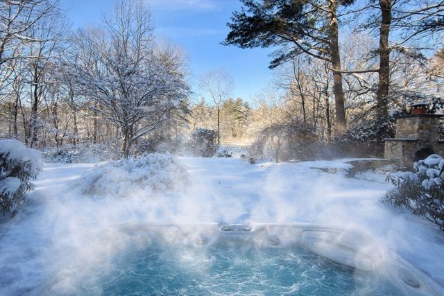 121 Livingston Rd, Wellesley, MA 02482