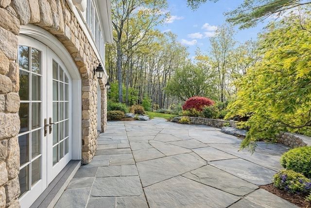 121 Livingston Rd, Wellesley, MA 02482