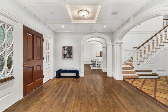 121 Livingston Rd, Wellesley, MA 02482