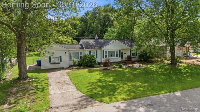 4401 Louella Drive, Waterford Charter Township, MI 48329