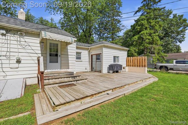 4401 Louella Drive, Waterford Charter Township, MI 48329