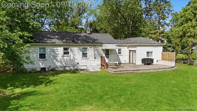 4401 Louella Drive, Waterford Charter Township, MI 48329