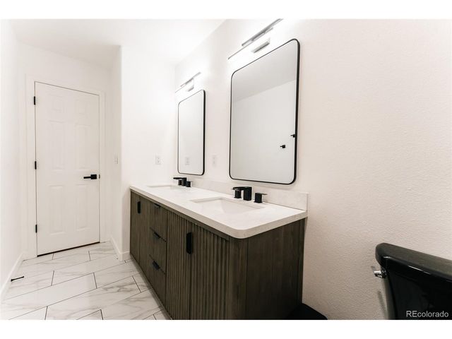 19066 E Berry Dr, Aurora, CO 80015