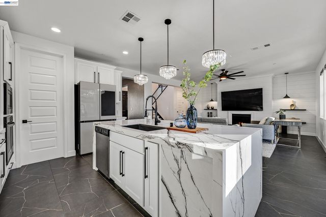 259 Eagle Nest Dr, Oakley, CA 94561