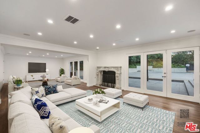 16541 Park Lane Circle, Los Angeles, CA 90049