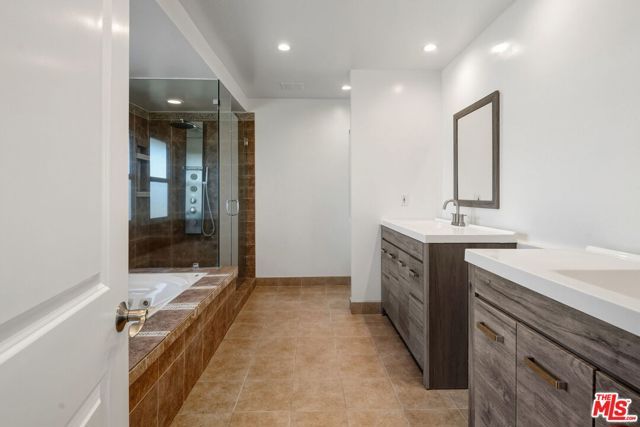 16541 Park Lane Circle, Los Angeles, CA 90049