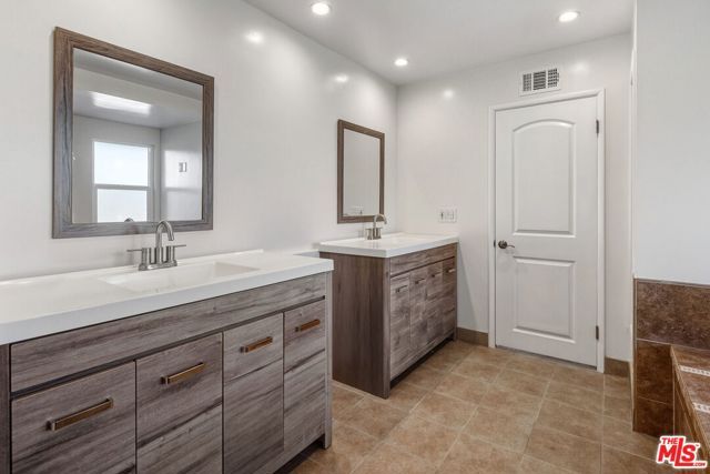 16541 Park Lane Circle, Los Angeles, CA 90049