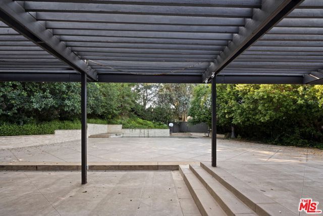 16541 Park Lane Circle, Los Angeles, CA 90049