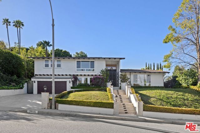 16541 Park Lane Circle, Los Angeles, CA 90049