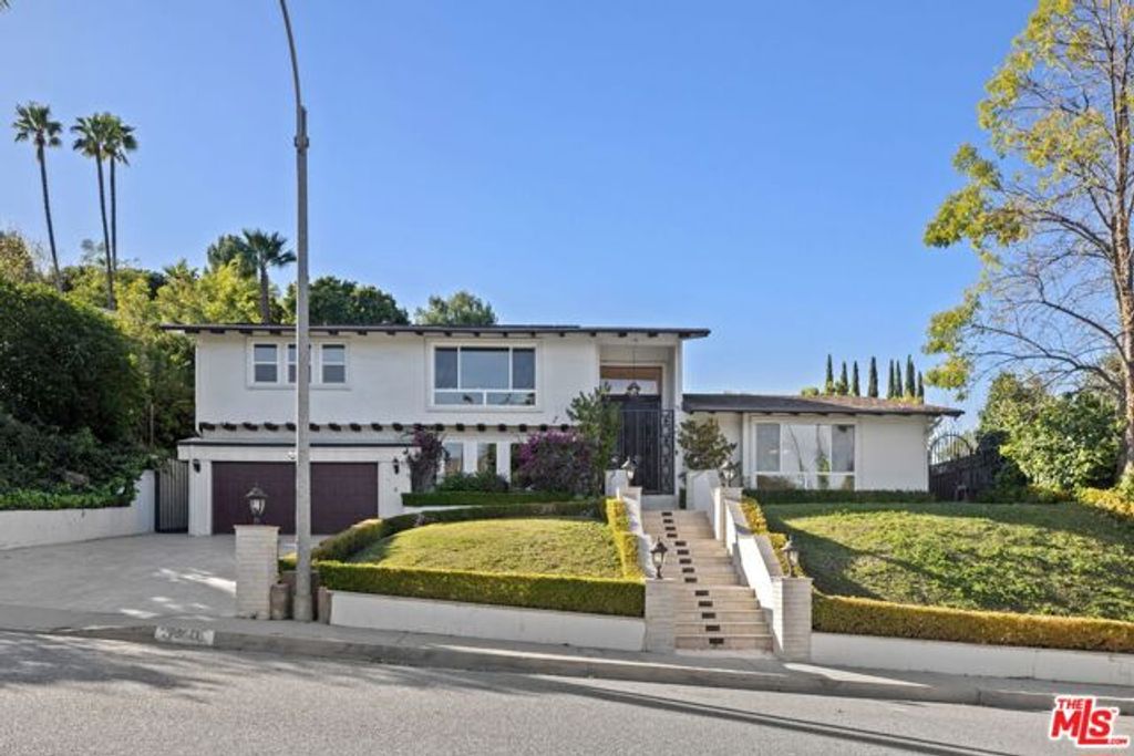 16541 Park Lane Circle, Los Angeles, CA 90049