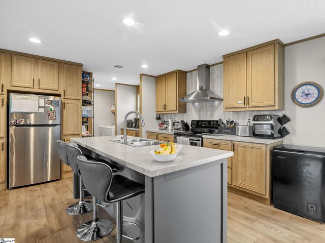 339 Sara Ann Lane, Roebuck, SC 29376