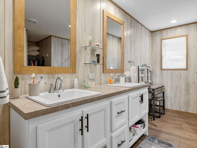 339 Sara Ann Lane, Roebuck, SC 29376