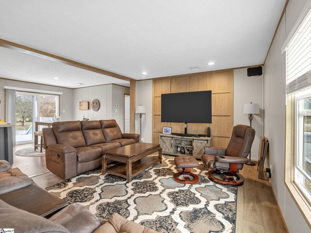 339 Sara Ann Lane, Roebuck, SC 29376