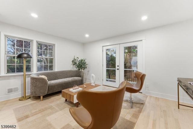 33 E Lincoln St, Verona Twp., NJ 07044