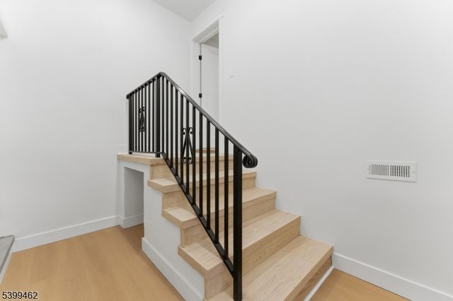 33 E Lincoln St, Verona Twp., NJ 07044