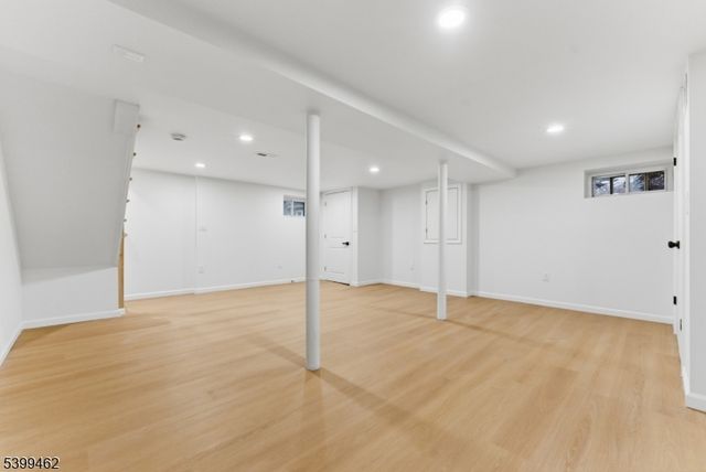 33 E Lincoln St, Verona Twp., NJ 07044