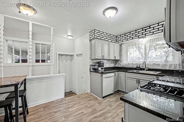 28326 Alden Street, Madison Heights, MI 48071