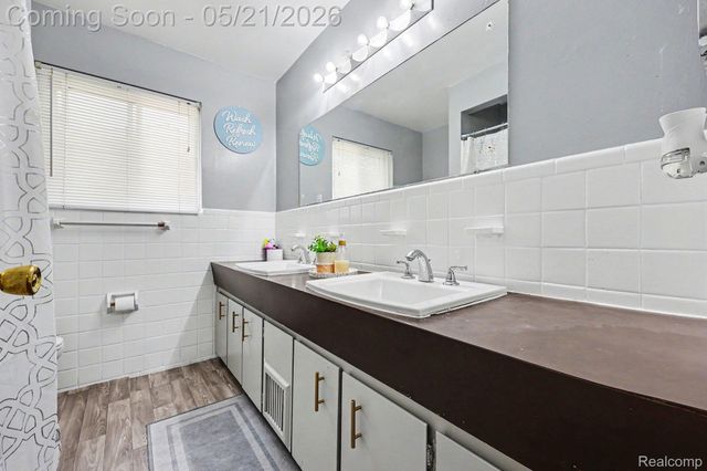 28326 Alden Street, Madison Heights, MI 48071