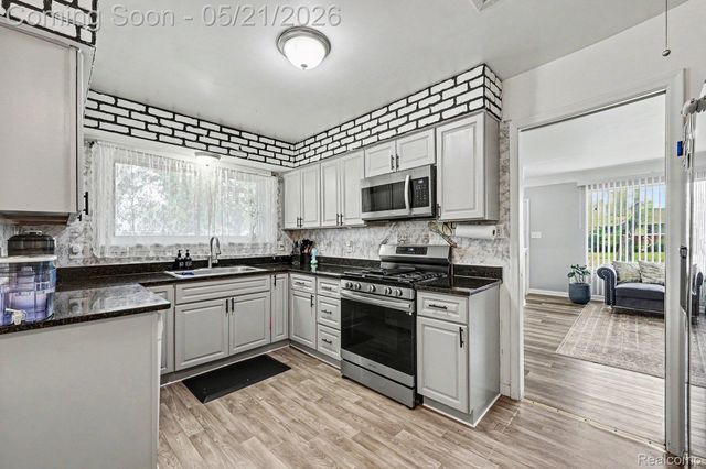28326 Alden Street, Madison Heights, MI 48071