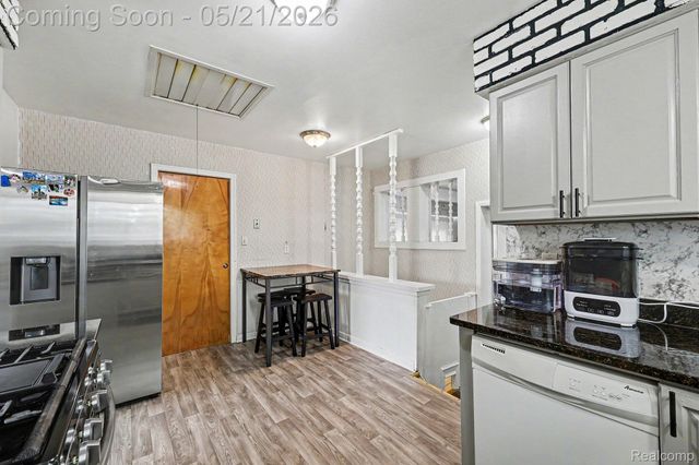 28326 Alden Street, Madison Heights, MI 48071