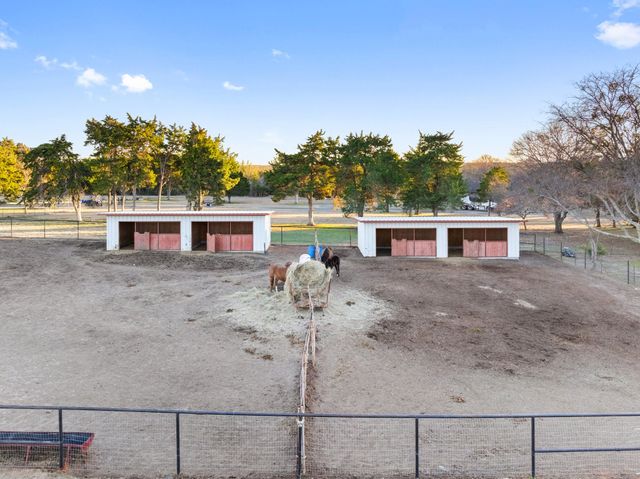 1715 S Joe Wilson Road, Ovilla, TX 75104