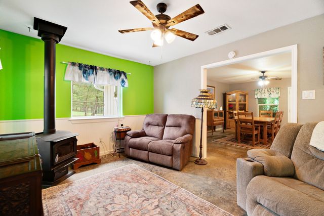 821 County Road 43830, Paris, TX 75462