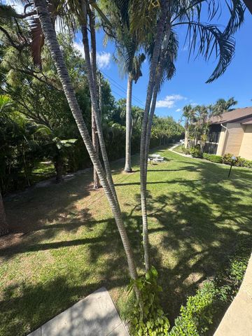 435 Pine Glen Lane C-2, Greenacres, FL 33463