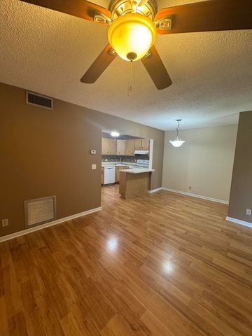 435 Pine Glen Lane C-2, Greenacres, FL 33463