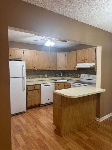 435 Pine Glen Lane C-2, Greenacres, FL 33463