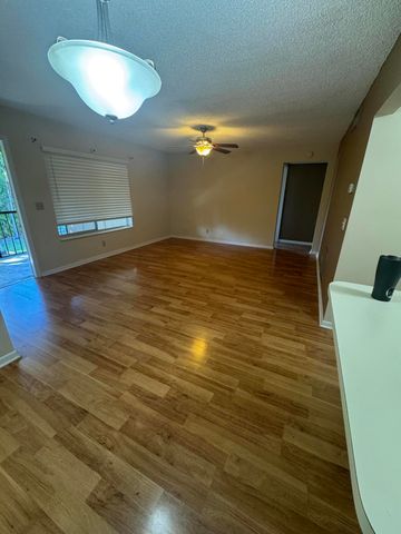 435 Pine Glen Lane C-2, Greenacres, FL 33463