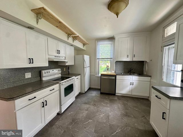 440 N RAILROAD ST, Palmyra, PA 17078
