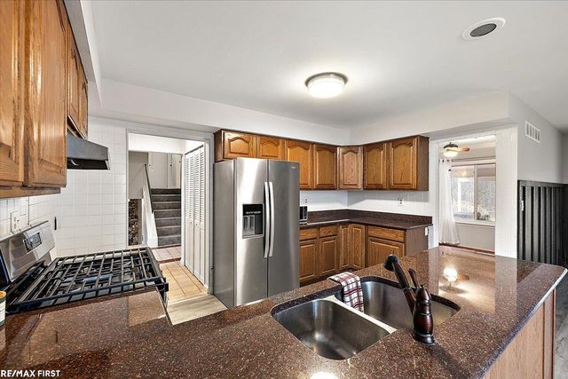 1831 North Lake Drive, Troy, MI 48083