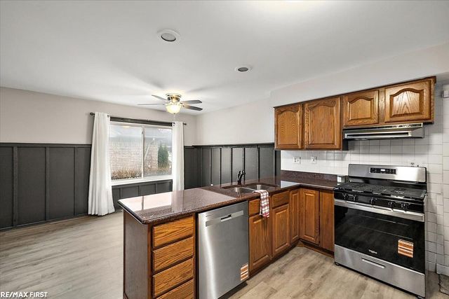 1831 North Lake Drive, Troy, MI 48083