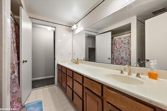 1831 North Lake Drive, Troy, MI 48083