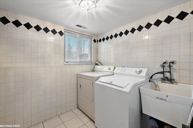 1831 North Lake Drive, Troy, MI 48083