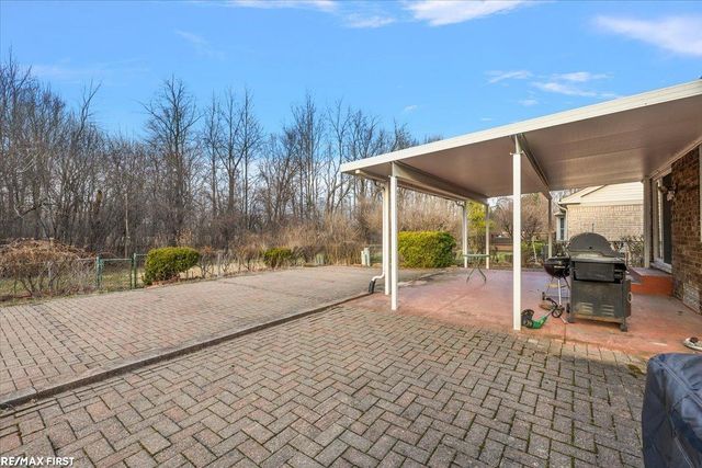 1831 North Lake Drive, Troy, MI 48083