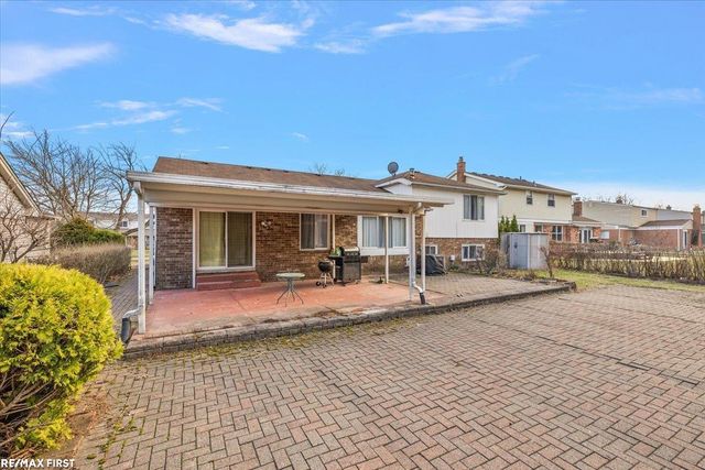 1831 North Lake Drive, Troy, MI 48083