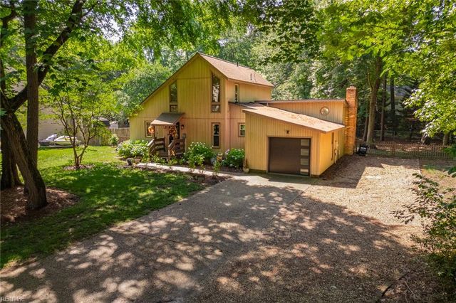 7740 Waters Edge LN, Gloucester Point, VA 23062