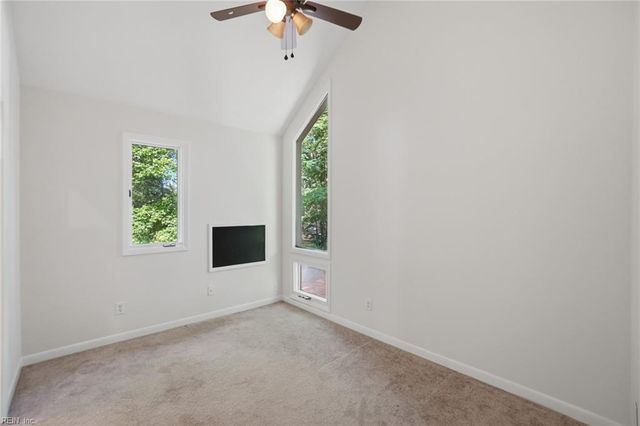 7740 Waters Edge LN, Gloucester Point, VA 23062