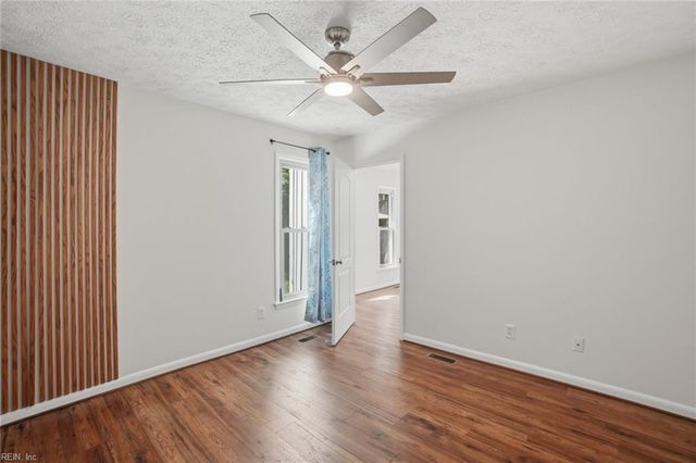 7740 Waters Edge LN, Gloucester Point, VA 23062