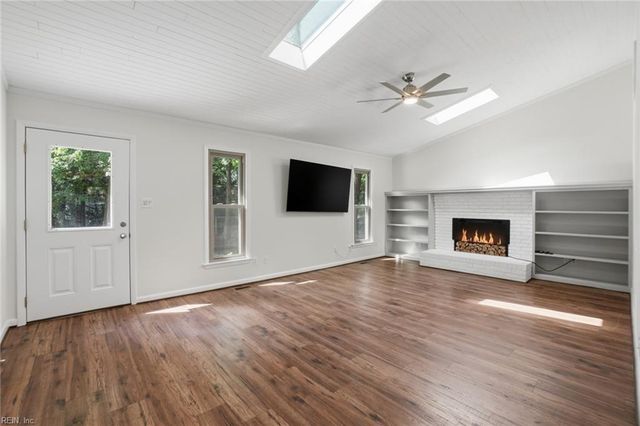 7740 Waters Edge LN, Gloucester Point, VA 23062