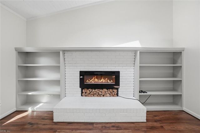 7740 Waters Edge LN, Gloucester Point, VA 23062