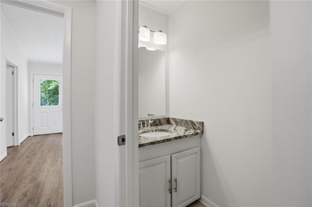 7740 Waters Edge LN, Gloucester Point, VA 23062