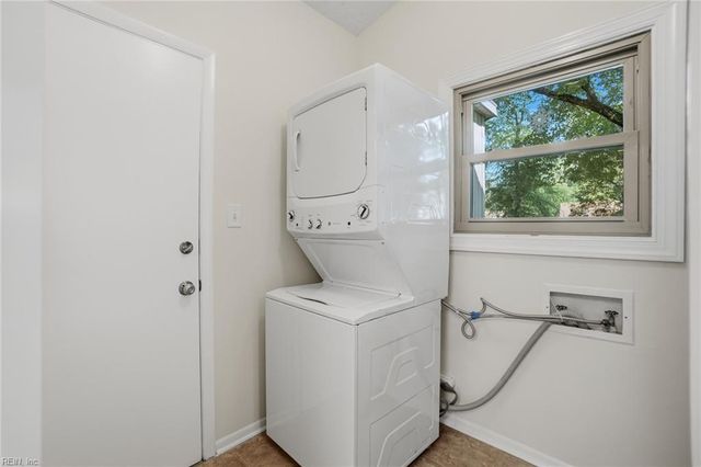 7740 Waters Edge LN, Gloucester Point, VA 23062