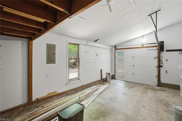 7740 Waters Edge LN, Gloucester Point, VA 23062