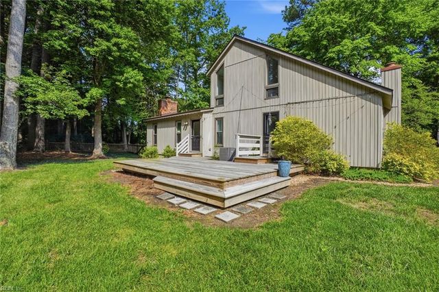 7740 Waters Edge LN, Gloucester Point, VA 23062