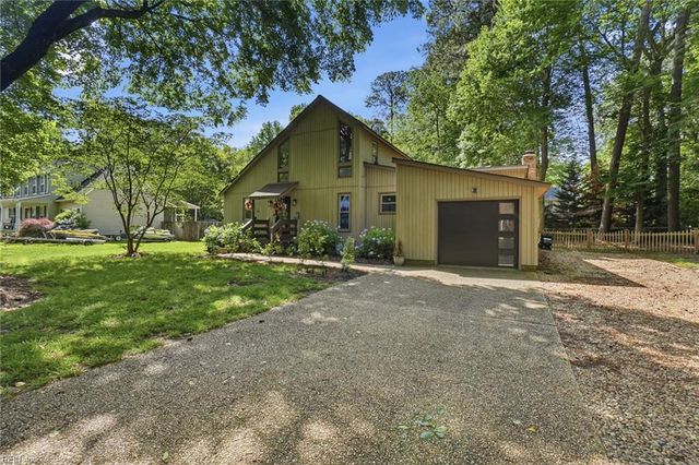 7740 Waters Edge LN, Gloucester Point, VA 23062