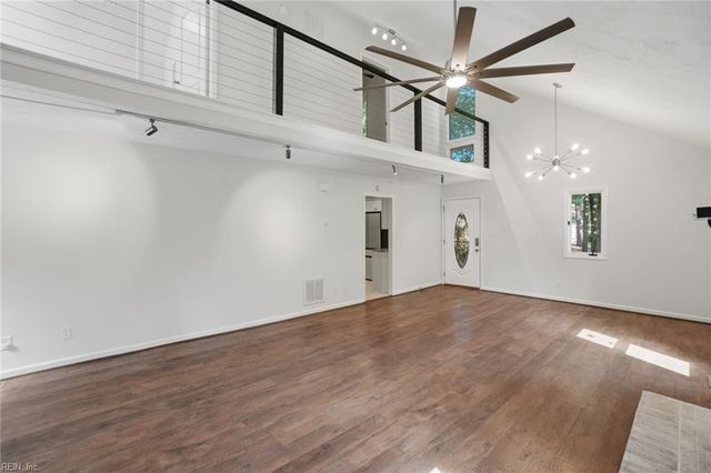 7740 Waters Edge LN, Gloucester Point, VA 23062