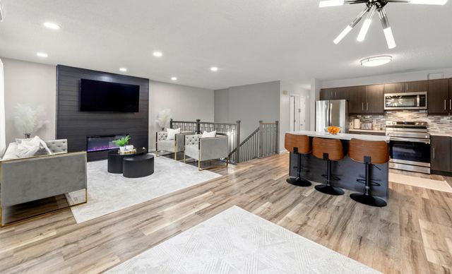 145 Prairiewood Drive S B, Fargo, ND 58103